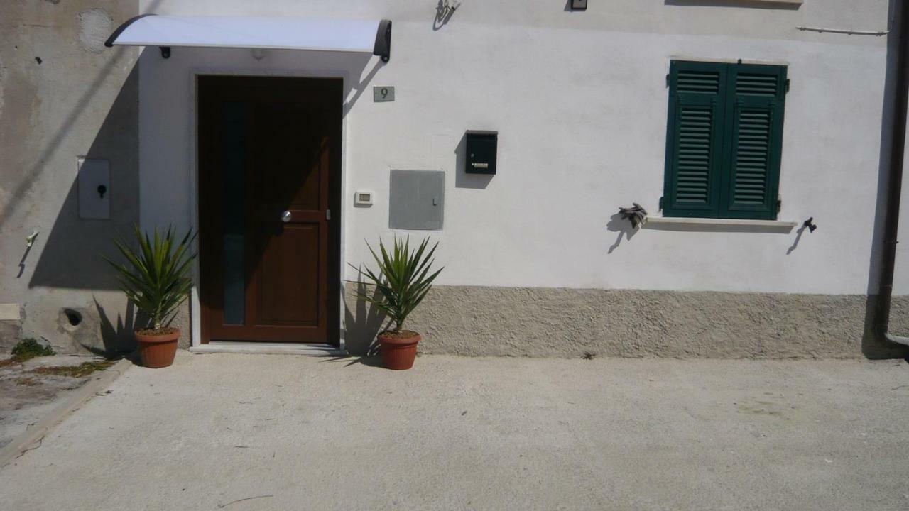 La Casa Di Balto, Un Nido Per 2 Apartment Castelnuovo Magra Exterior photo